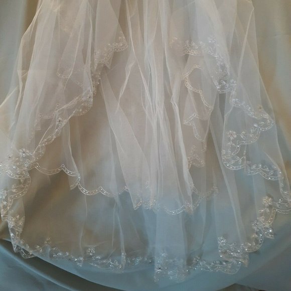 Flower Beaded Sequin Scallop Edge Veil